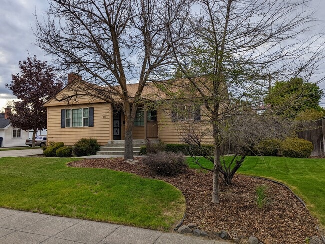 Building Photo - 2310 W Kiernan Ave