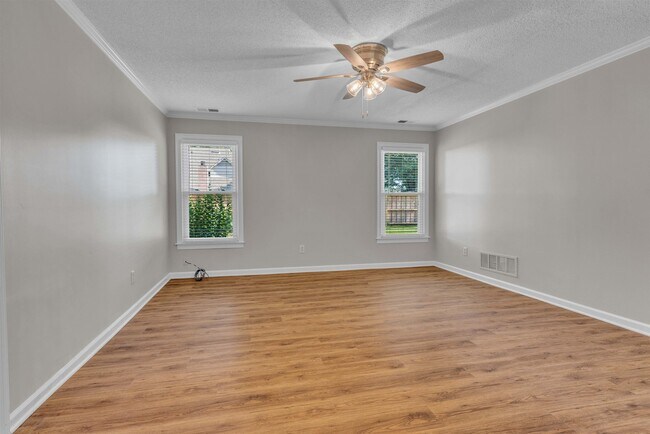 Building Photo - 636 N Fox Chase Cove