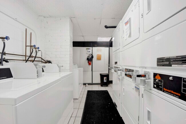 Building Photo - 3161 N Cambridge Ave