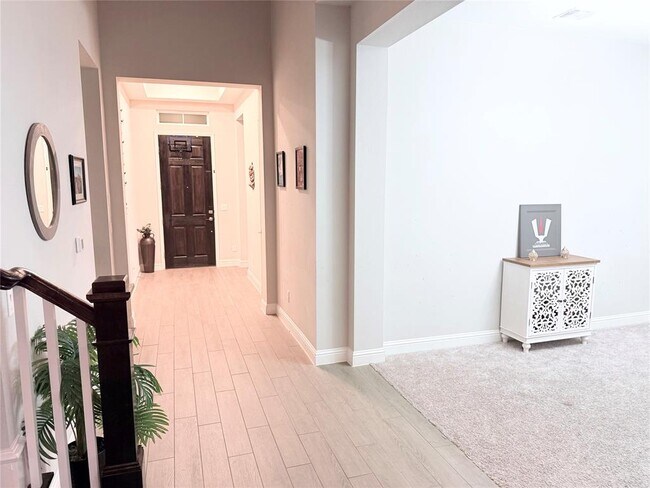 Building Photo - 14716 Iveans Way