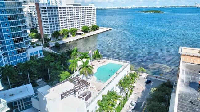 Building Photo - 2020 N Bayshore Dr