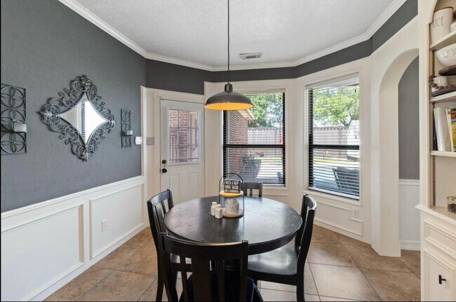 Building Photo - 18234 Knotty Green Dr