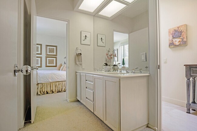 Building Photo - 371 Indian Ridge Dr