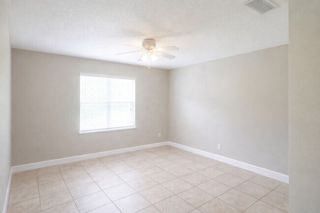 Building Photo - 2/2 In Hunter's Reserve (Oviedo)  / Water Included