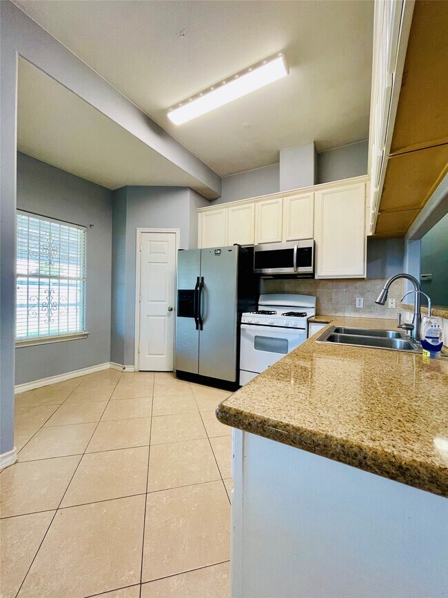 Building Photo - 13739 Canyon Hollow Loop