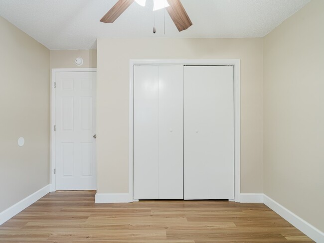Building Photo - 1319 W Forest Dr