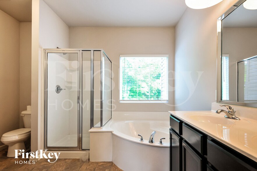 Building Photo - 246 Lonepine Dr