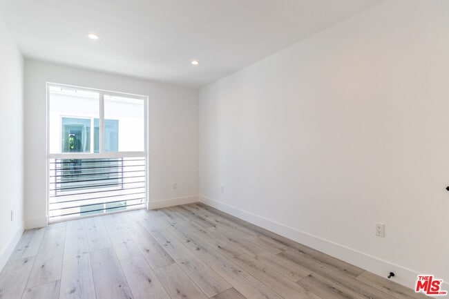 Building Photo - 4295 1/2 Tujunga Ave