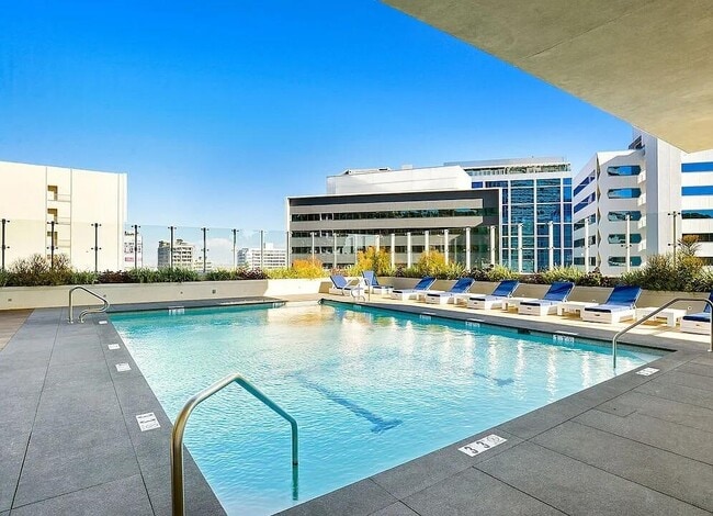 Building Photo - 9255 Doheny Rd