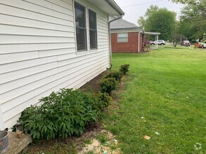 Building Photo - Awesome Remodeled  3 bedroom 2 bath single...