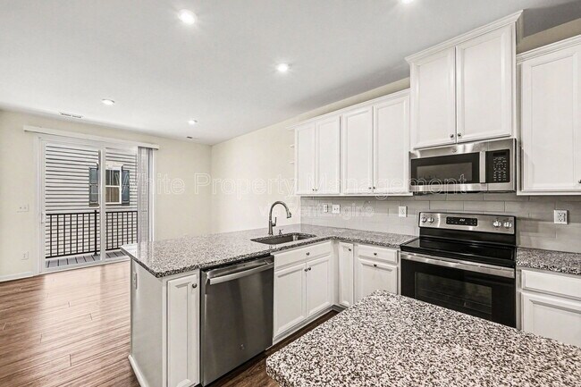 Building Photo - 6222 Cleburne Ct