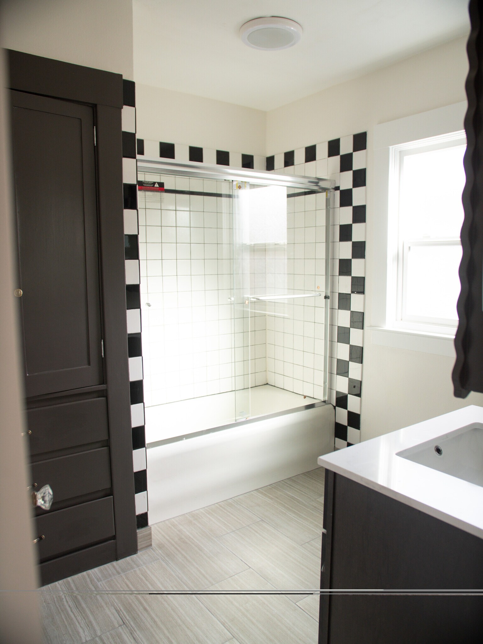 Building Photo - 420 Main St