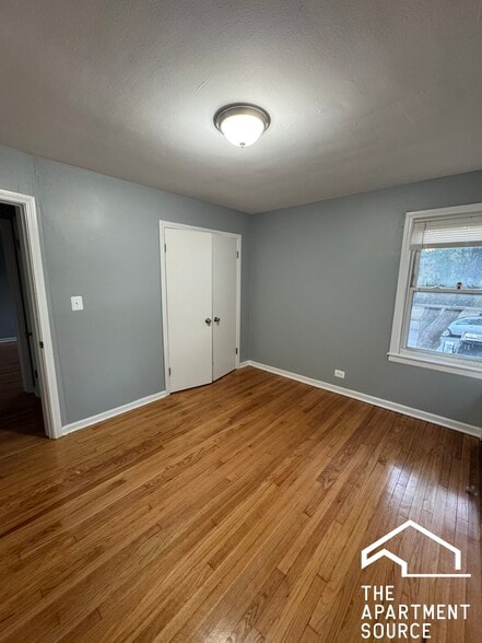 Building Photo - 6733 N California Ave