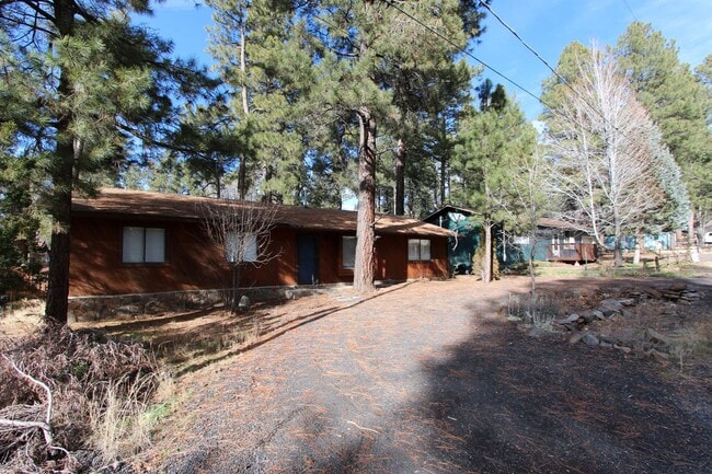 Building Photo - Fully Furnished 4-Bed Home in Kachina Village with Bonus Rec Room