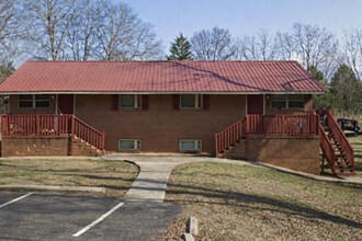 Building Photo - 2 bed & 1 bath, fully updated in Oxford!