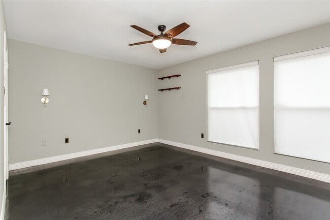 Building Photo - 13109 Burninglog Ln