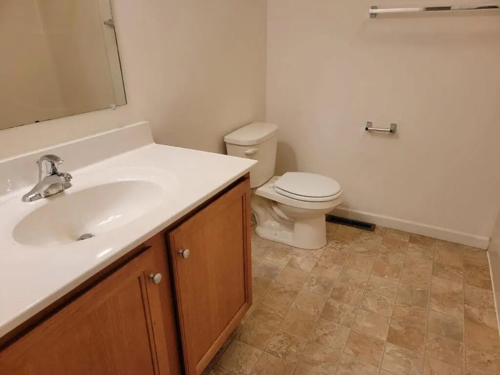 Building Photo - 701 Winding Ln