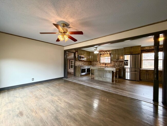 Building Photo - 2811 Thrush Dr