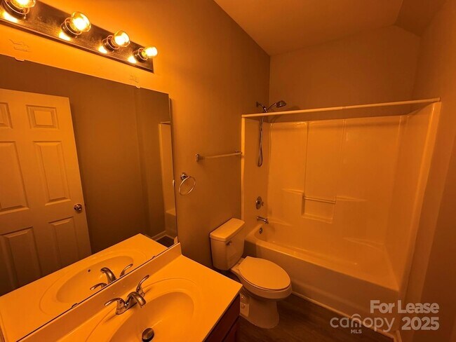 Building Photo - 2184 Winthrop Chase Dr