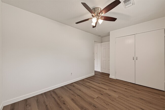 Building Photo - 313 Stratmore Dr