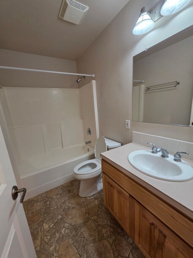 Building Photo - One-Story Home with Sound View in a Desira...