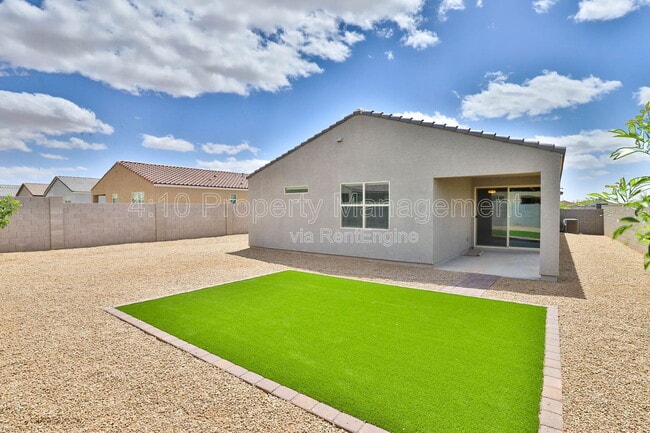 Building Photo - 4470 E Clydesdale St