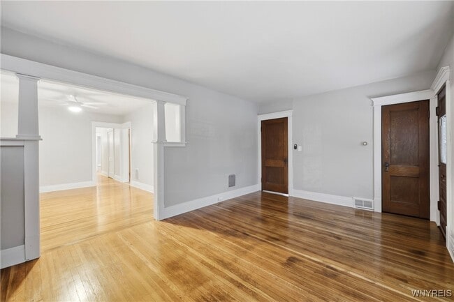 Building Photo - 359 Parkdale Ave