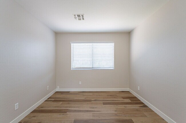 Building Photo - Newly Remodeled 3 bedroom in Goodyear!
