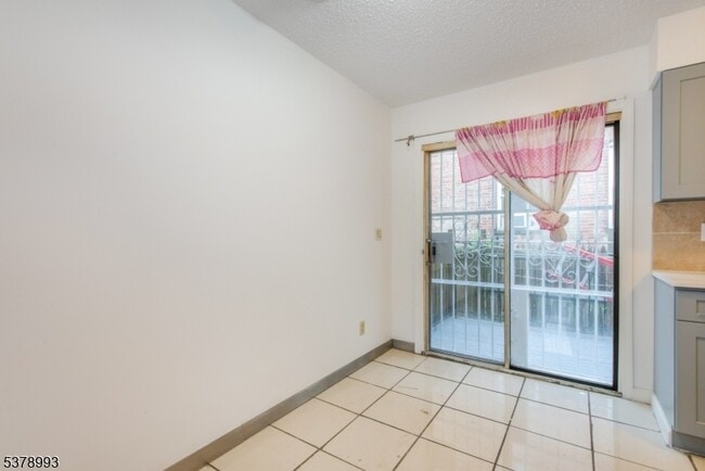 Building Photo - 553 Ocean Ave