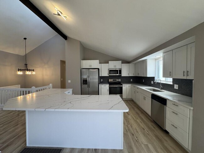 Building Photo - 9206 Greenway Ln