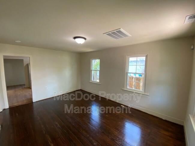 Building Photo - 188 Mansfield St