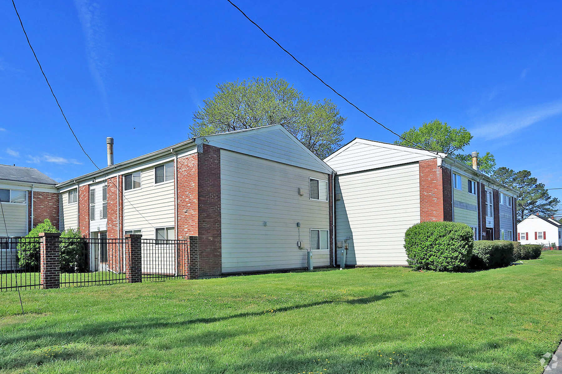 Building Photo - Crossroads Landing
