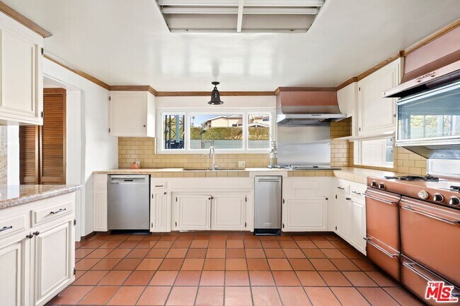 Building Photo - 311 Amalfi Dr