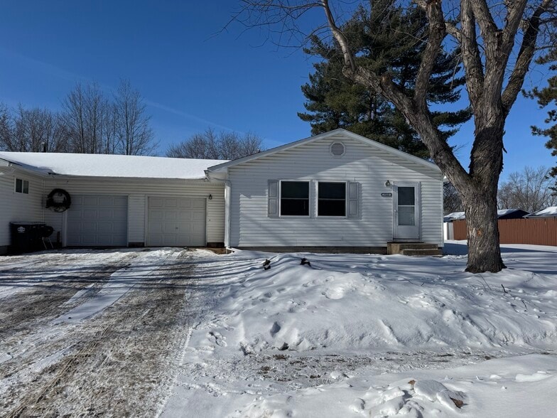 Building Photo - 712 10th St W