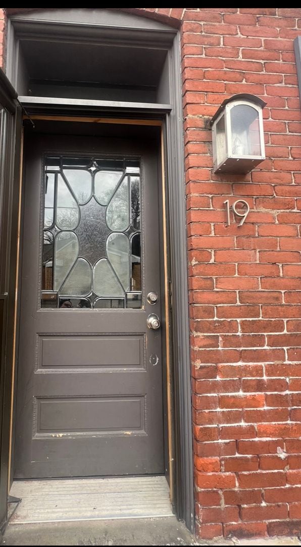 Building Photo - Stylish 2-bedroom modern townhome in the South Side Slopes