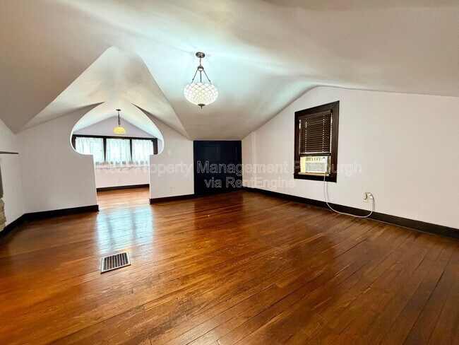 Building Photo - 1818 Kleber St