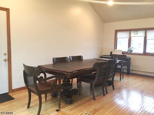 Building Photo - 4 Chesler Square