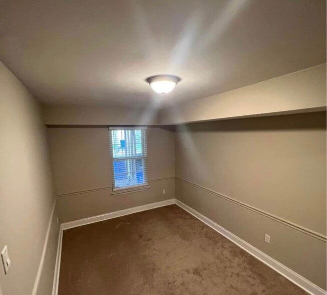 Bedroom w closet - 25210 Tralee Ct