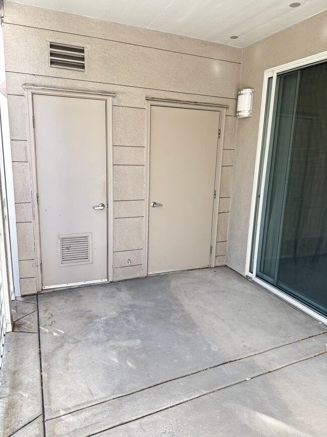 Building Photo - Large Santa Clara 1 Bedroom Condo in River...