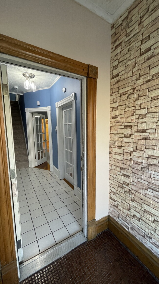 Building Photo - 19 S 6th St