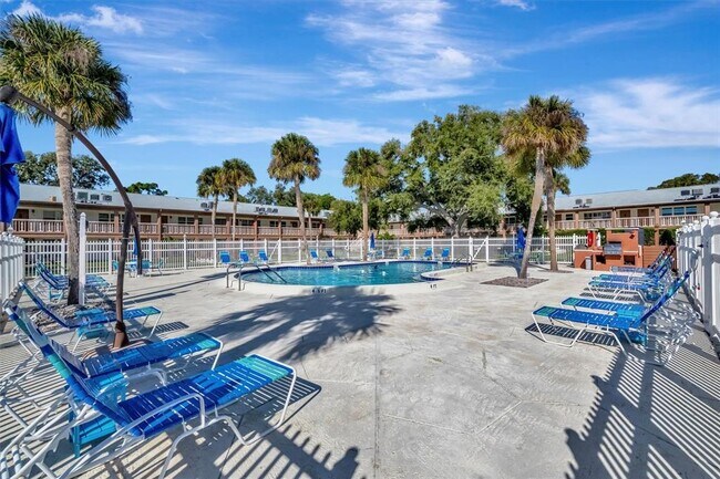 Building Photo - 650 Pinellas Point Dr S