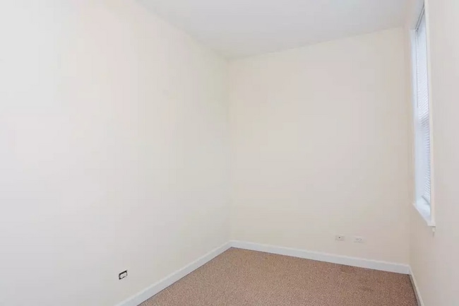 Building Photo - 4712 N Sheridan Rd