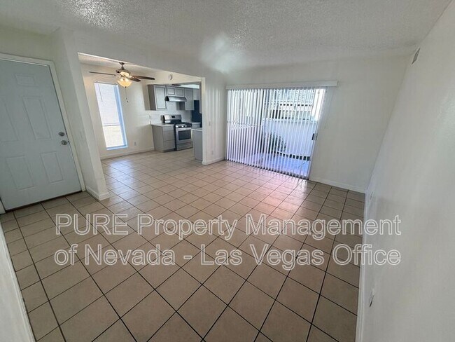 Building Photo - 1405 E Vegas Valley Dr