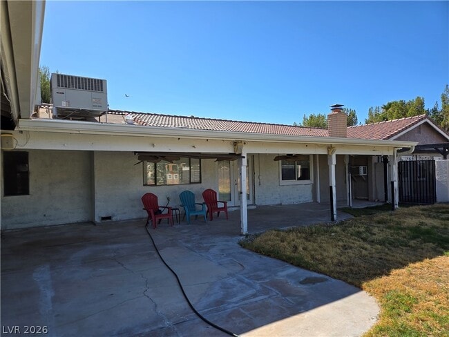 Building Photo - 5945 N El Capitan Way