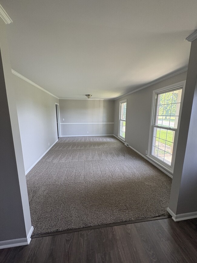 Building Photo - 529 Des Moines Dr