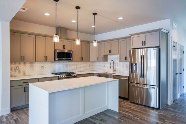 Building Photo - 2148