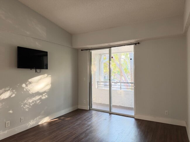 Building Photo - 921 Lyons Rd