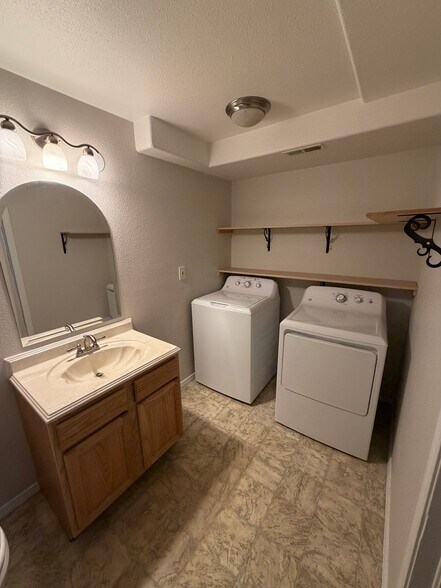 Building Photo - 5843 Butterfield Dr