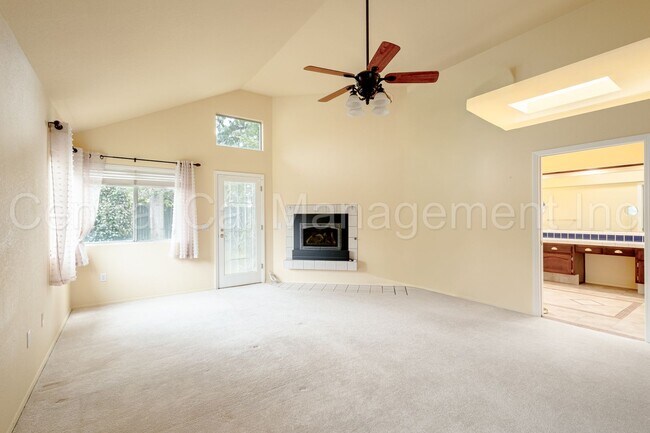 Building Photo - 4 Bedroom/2.5 Bath Home with Paid Solar an...
