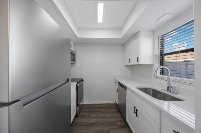 Building Photo - 200 Westwood Terrace N